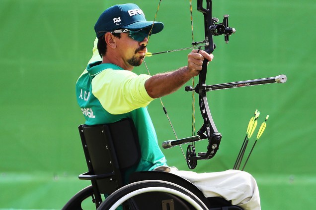 O atleta brasileiro Andrey Muniz durante a competição no Tiro com Arco Paralímpico, no Sambódromo, no Rio de Janeiro - 14/09/2016