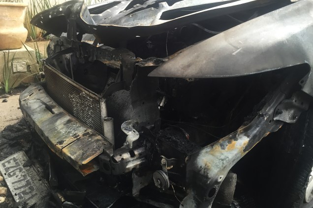 Carro incendiado durante ato contra o presidente Michel Temer, em Alto de Pinheiros, Zona Oeste de São Paulo