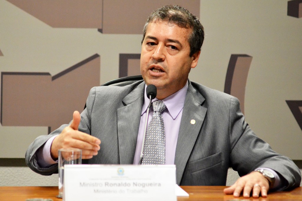 O ministro do Trabalho, Ronaldo Nogueira, fala sobre as políticas públicas da pasta no Senado Federal - 02/08/2016