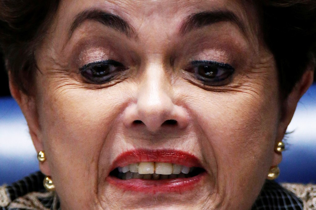 A ex-presidente Dilma Rousseff presta depoimento no plenário do Senado Federal, durante sessão de julgamento do processo de impeachment - 29/08/2016