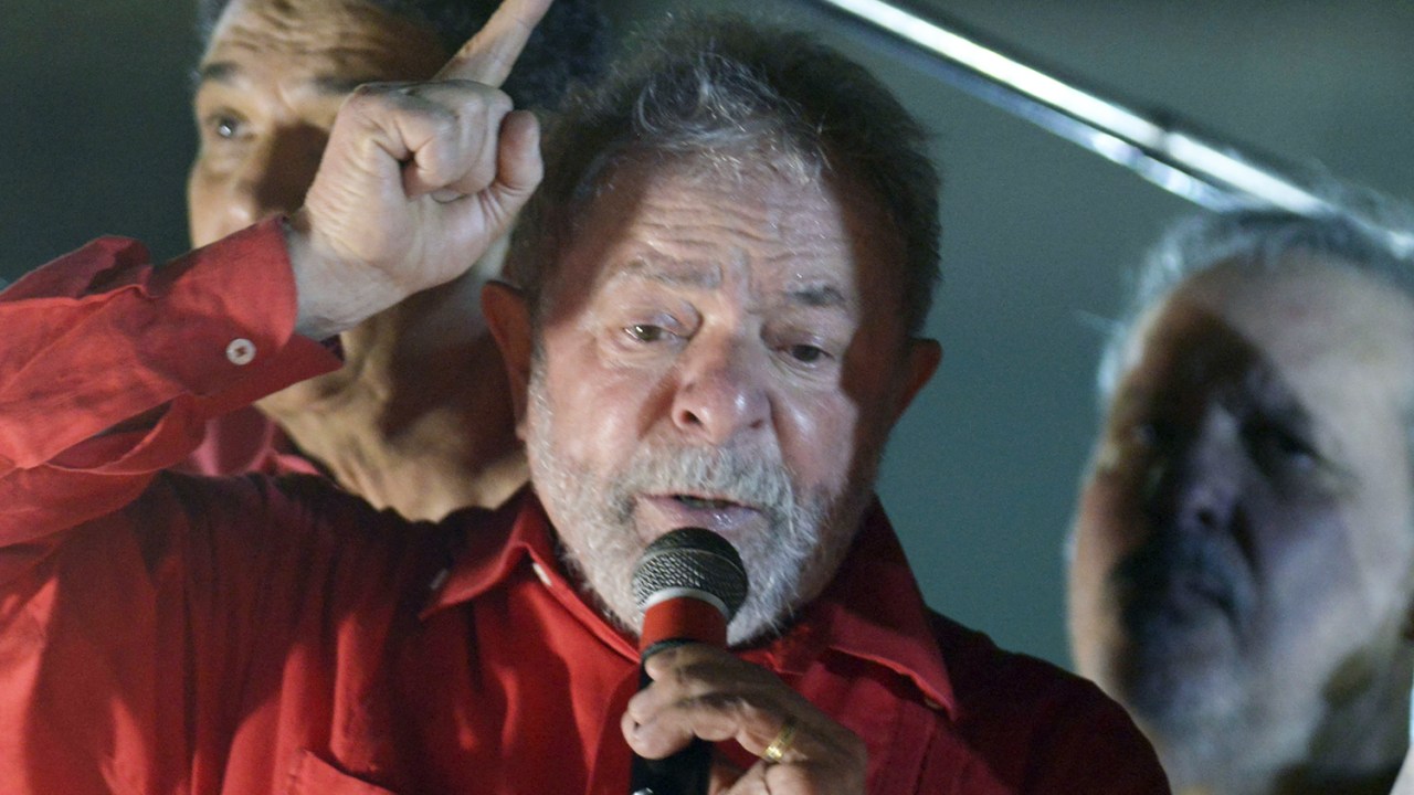 O ex-presidente Lula discursa durante comício em apoio ao candidato à prefeitura de Recife, João Paulo - 22/09/2016