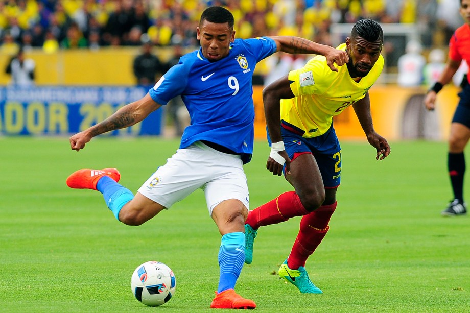 Com dois de Gabriel Jesus, Brasil bate Equador na estreia de Tite