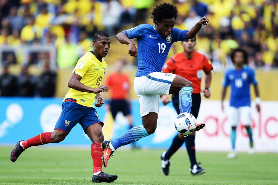Com dois de Gabriel Jesus, Brasil bate Equador na estreia de Tite