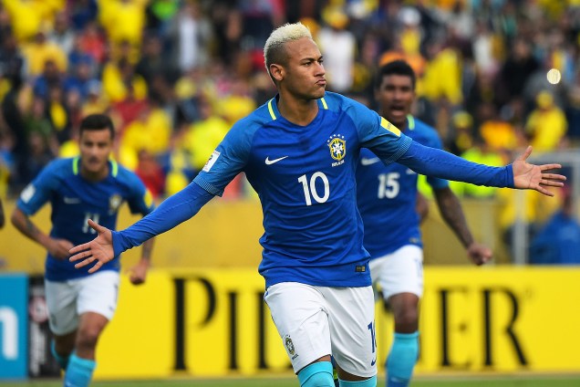O jogador Neymar da seleção brasileira comemora o gol no Equador, no estádio Olímpico Atahualpa, pela 7ª rodada das Eliminatórias da Copa do Mundo de 2018 - 01/09/2016