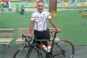 O ciclista iraniano Bahman Golbarnezhad