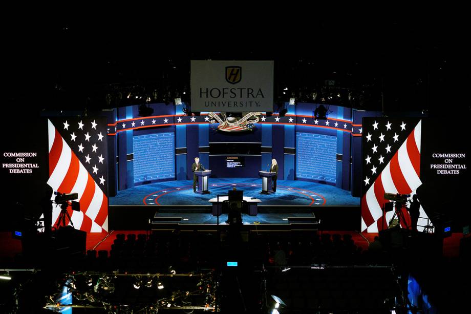 Hostra University students playing the roles of the candidates and moderator go through a rehearsal for the first U.S. presidential debate at Hofstra University in Hempstead, New York September 25, 2016. Left to right are Joseph Burch, Christian Stewart and Caroline Mullen. REUTERS/Rick Wilking