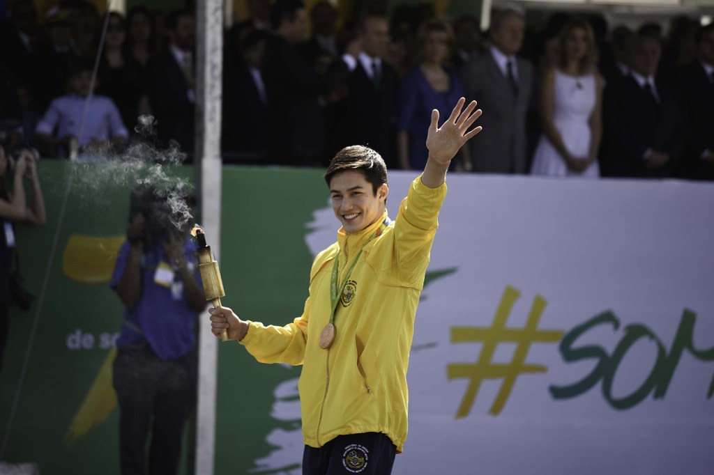 Arthur Nory, ginasta brasileiro medalhista de bronze dos Jogos Olímpicos participa do desfile cívico-militar em homenagem ao Dia da Independência
