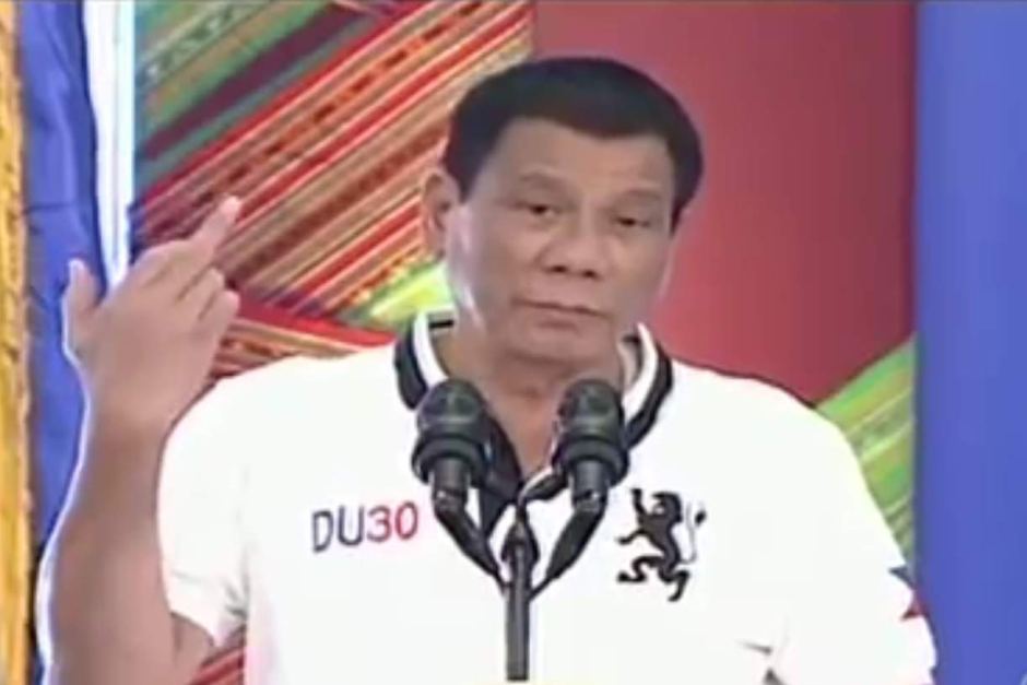 Rodrigo Duterte insulta a União Europeia em um discurso