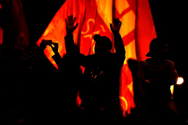Manifestantes se concentram no Largo da Batata, em Pinheiros, na zona oeste da cidade durante protesto contra o presidente recém-empossado Michel Temer e por novas eleições presidenciais - 04/09/2016