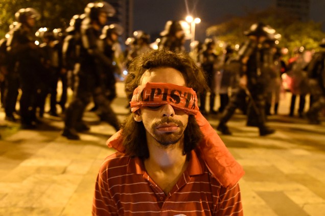Policiais e manifestantes entram em confronto durante protesto " Fora Temer " no Largo da Batata, em São Paulo (SP) - 04/09/2016
