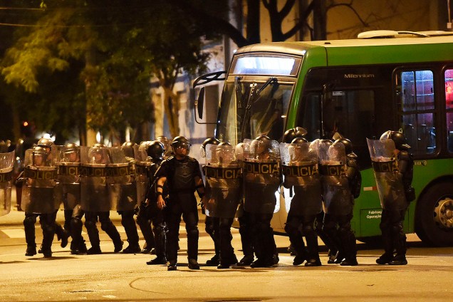 Policiais e manifestantes entram em confronto durante protesto " Fora Temer " no Largo da Batata, em São Paulo (SP) - 04/09/2016