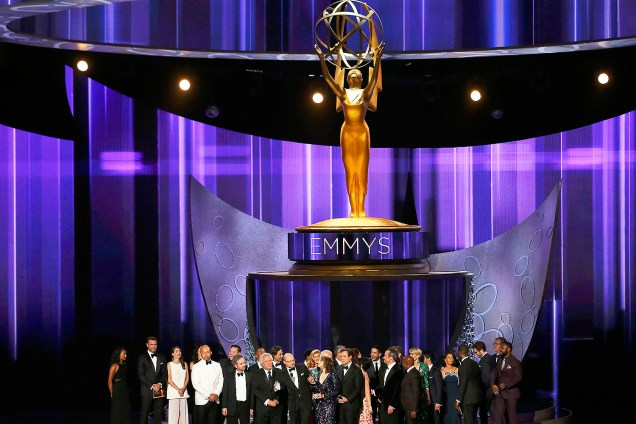Elenco de "The People v. O.J. Simpson: American Crime Story" durante a 68ª cerimônia de premiação do Emmy, no Microsoft Theater, em Los Angeles - 18-09-2016