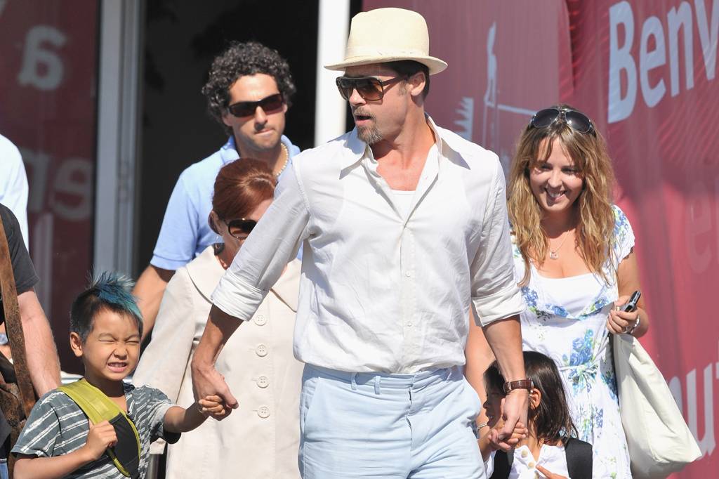 Brad Pitt responde a Jolie e diz que desembolsou milhões em pensão