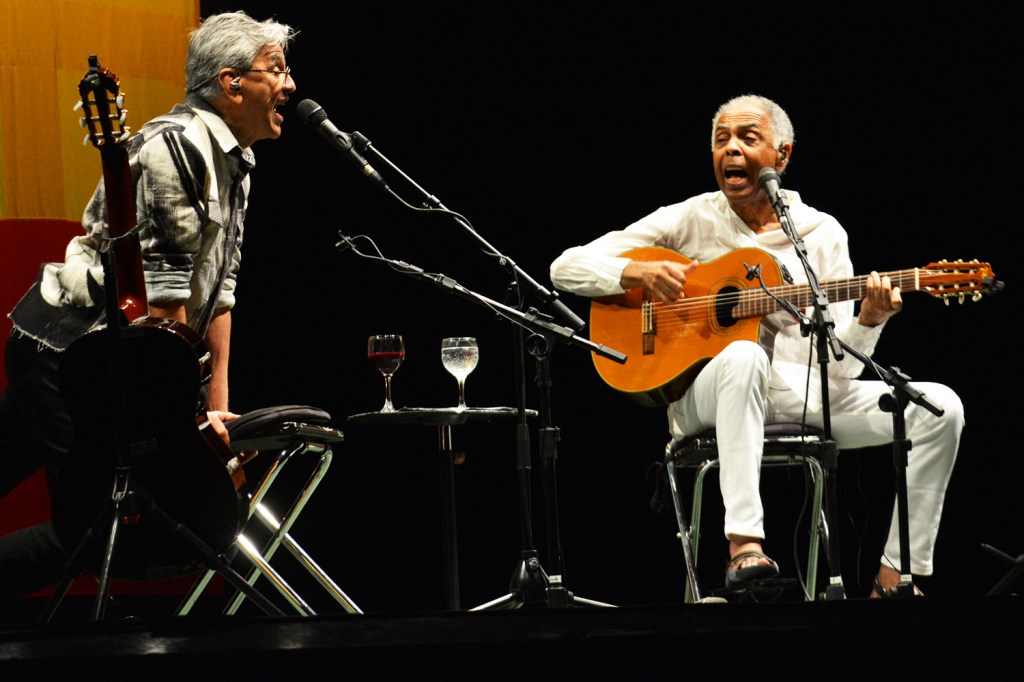 Os cantores e compositores Caetano Veloso e Gilberto Gil se apresentam em Recife (PE) - 14/11/2015