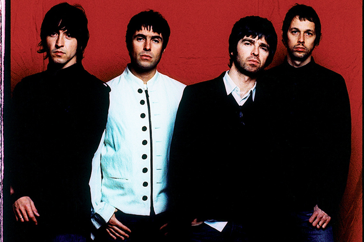 A banda de rock Oasis. Da esquerda para a direita: Os integrantes Gem, Liam, Noel e Andy