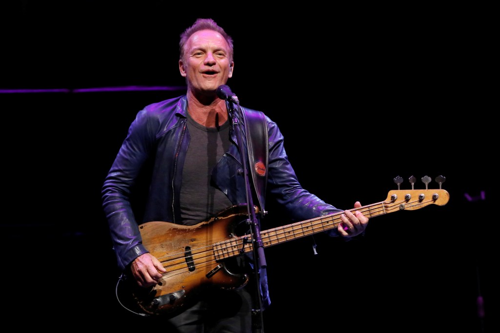O cantor Sting se apresenta na Universidade do Estado da Califórnia em Northridge