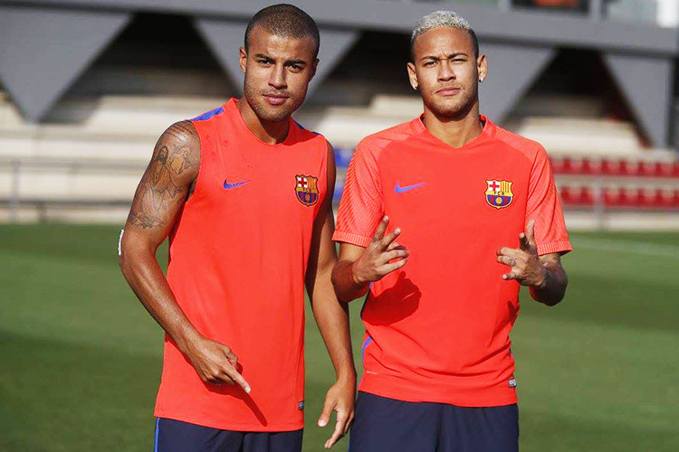O jogador Neymar retorna ao Barcelona