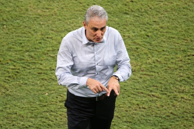 O técnico da seleção, Tite, durante a partida contra a Colômbia, nas Eliminatórias da Copa, em Manaus