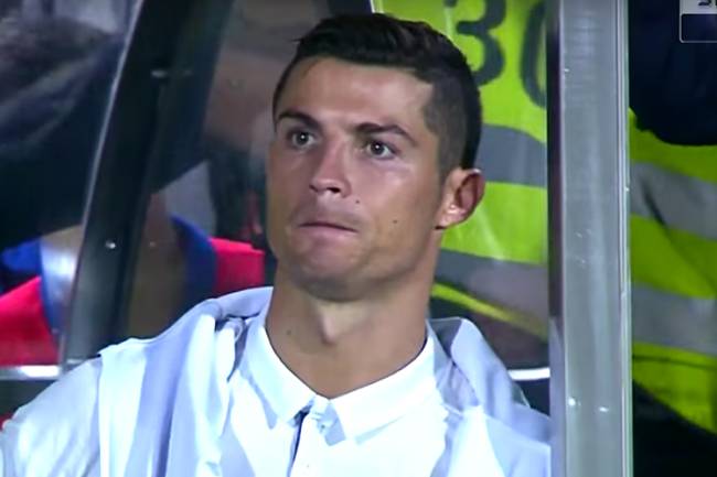 Cristiano Ronaldo dá xilique ao ser substituído no Campeonato Espanhol