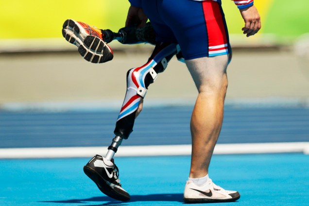 Tom Habscheid, de Luxemburgo, durante a final de arremesso de peso F42 (deficiências nos membros), nas Paralimpíadas Rio 2016