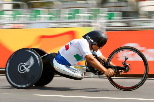 O atleta italiano Alex Zanardi durante a final do ciclismo paralímpico de estrada masculina, categoria H5, no Pontal - 14/09/2016