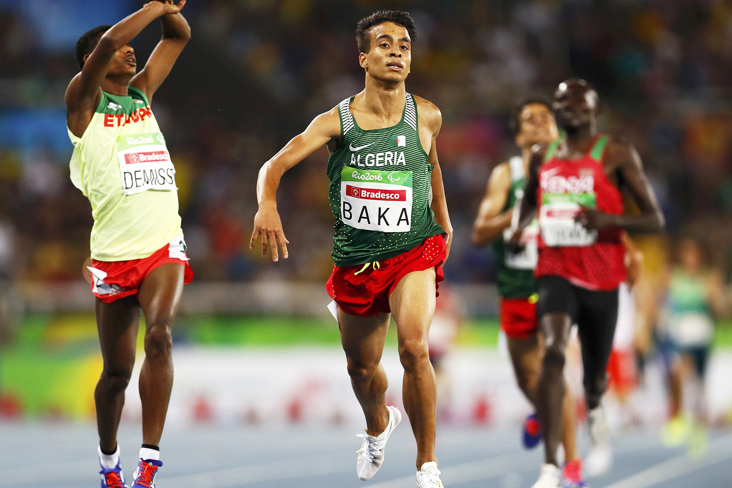 O atleta paralímpico da Argélia, Abdellatif Baka, conquista a medalha de ouro na final dos 1500m do atletismo masculino, categoria T13 - 11/09/2016