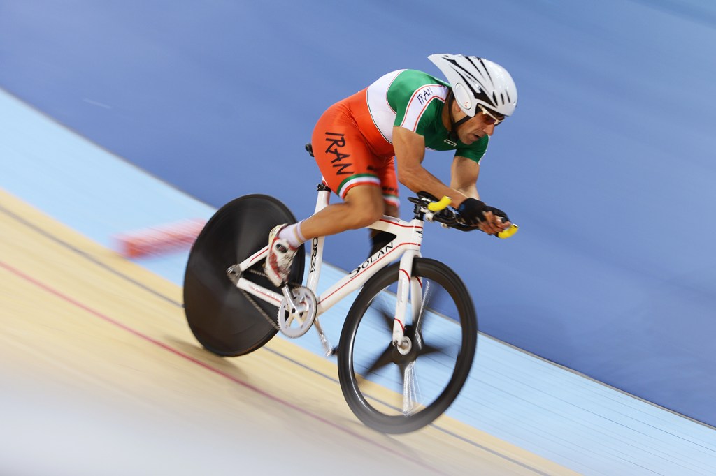 O ciclista paralímpico iraniano Bahman Golbarnezhad durante competição na categoria C4-5 no Velódromo de Londres, na Inglaterra - 31/08/2012