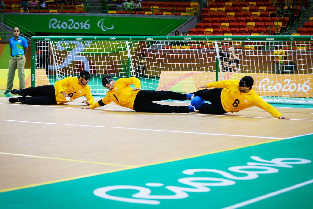 Moreno, Oliveira e Marques durante partida de Goalball, na Paralimpíada Rio-2016 realizada na Arena do Futuro - 08/09/2016
