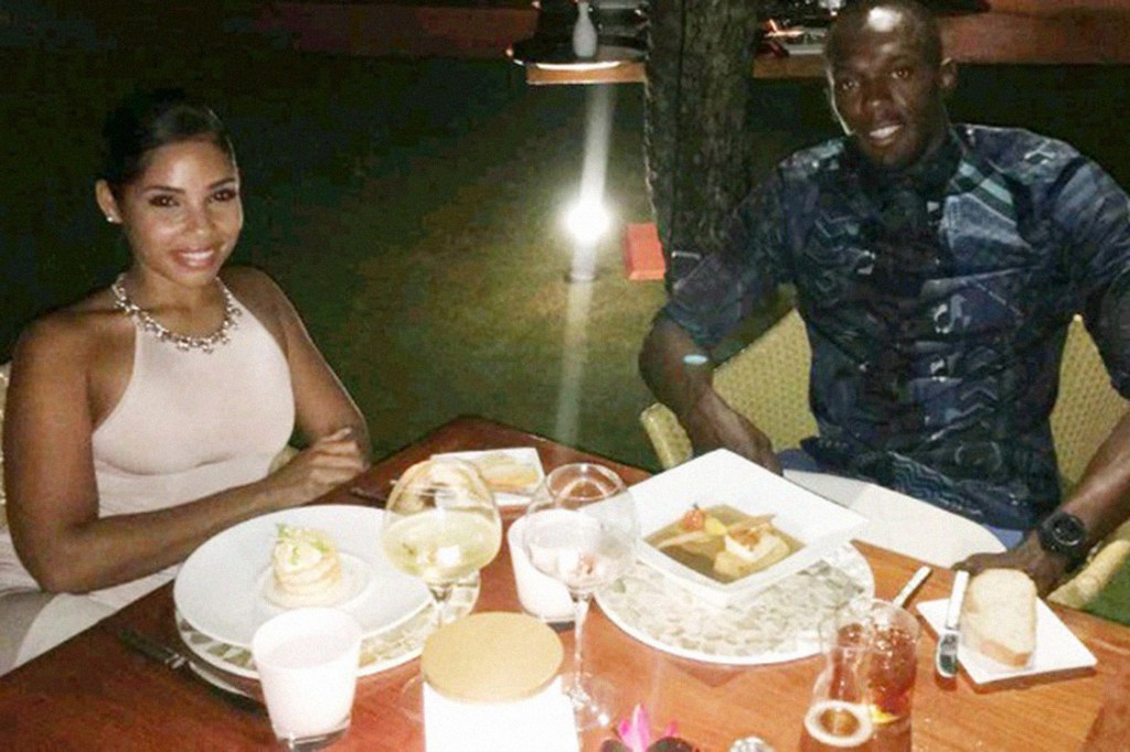 Usain Bolt e a noiva Kasi Bennett jantam após pedido de casamento