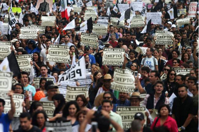 População tomou a principal avenida da Cidade do México para protestar contra o presidente