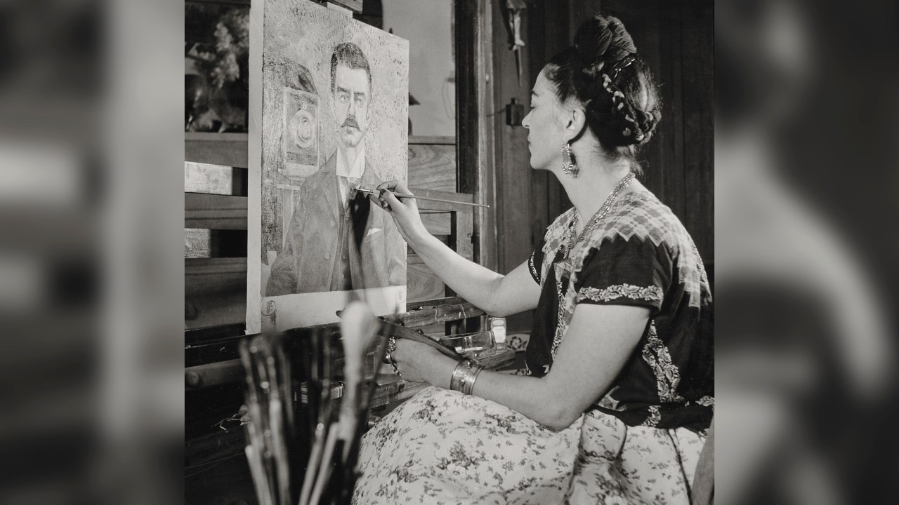 Exposição reúne fotografias do acervo pessoal de Frida Kahlo