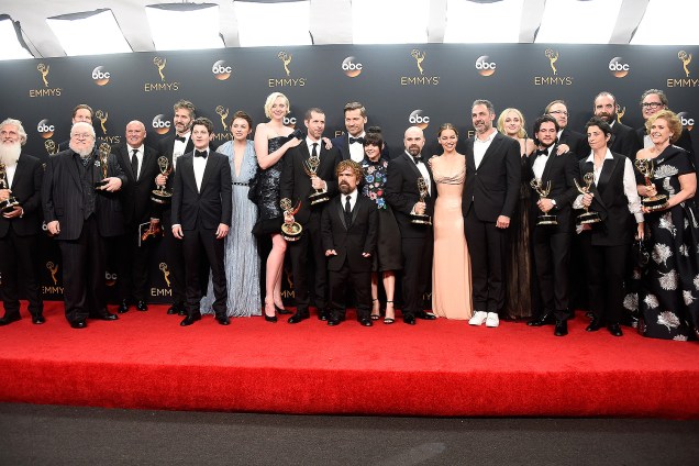 Elenco de "Game of Thrones" durante a 68ª cerimônia de premiação do Emmy, no Microsoft Theater, em Los Angeles - 18-09-2016