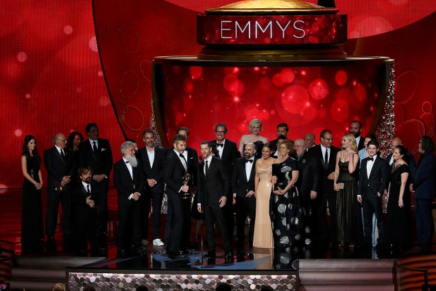 Elenco de "Game of Thrones" durante a 68ª cerimônia de premiação do Emmy, no Microsoft Theater, em Los Angeles - 18-09-2016