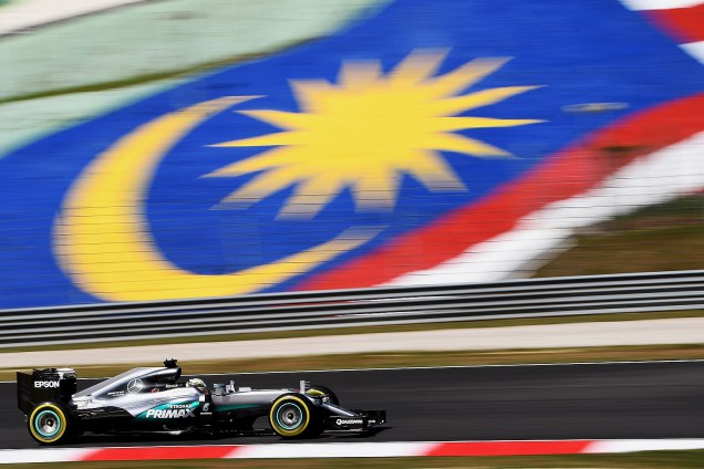 O britânico Lewis Hamilton foi o piloto mais rápido no segundo treino livre no circuito de Sepang, na Malásia - 30-09-2016