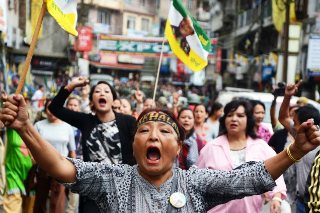 Apoiadores da organização ' Frente de Libertação do Povo Gorkha' realizam protesto na cidade indiana de Kalimpong - 28/09/2016