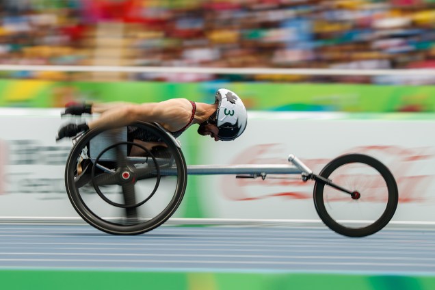 O canadense Brent Lakatos durante a corrida de 100m masculino, categoria T53, nos Jogos Paralímpicos do Rio - 09/09/2016