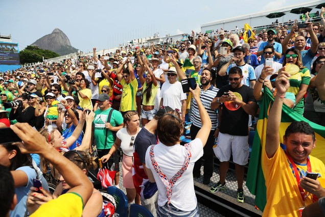 Público acompanha as provas da final de canoagem de velocidade, no Estádio da Lagoa, pelos Jogos Paralímpicos do Rio 2016 - 15-09-2016