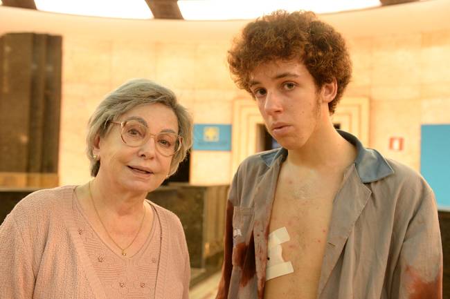 A atriz Beatriz Segall contracena com João Côrtes na série 'Os Experientes'