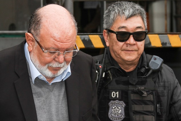 Léo Pinheiro, executivo da OAS, é conduzido pela Polícia Federal durante operação Greenfield e faz exame de corpo delito no IML de Curitiba - 05/09/2016