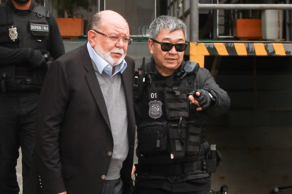 Léo Pinheiro, executivo a OAS, é preso pela Polícia Federal durante operação Greenfield e faz exame de corpo delito no IML de Curitiba