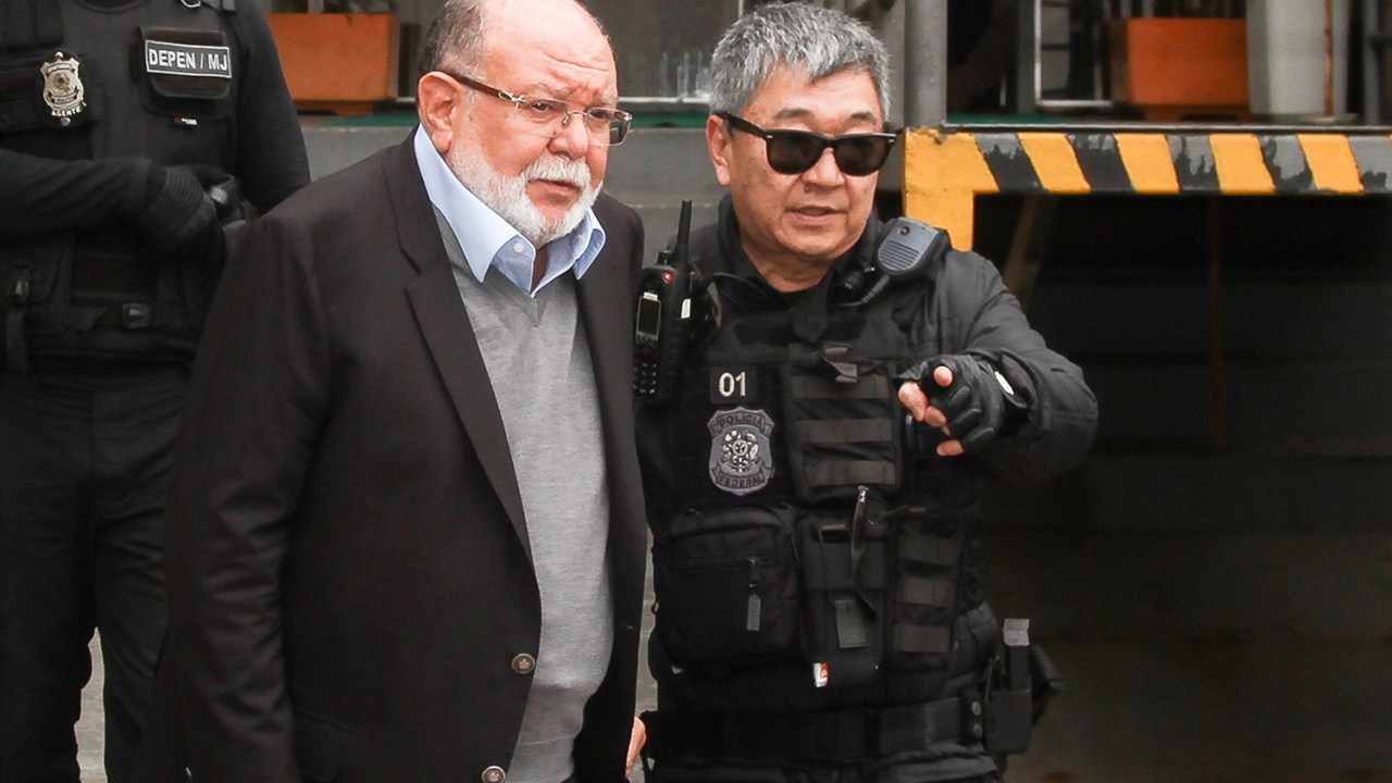 Léo Pinheiro, executivo a OAS, é preso pela Polícia Federal durante operação Greenfield e faz exame de corpo delito no IML de Curitiba