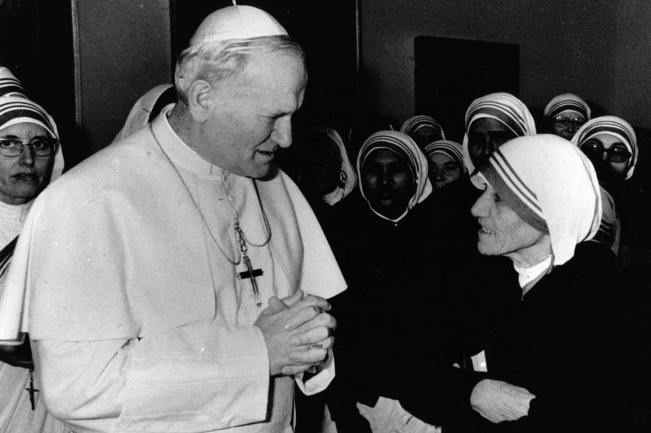 O Papa João Paulo II recebe Madre Teresa de Calcutá no Vaticano - 13/12/1979