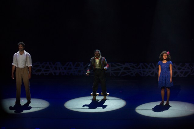 Danilo Dal Farra, Maurício Tizumba e Daniela Blois apresentam número de Gabriela - Um Musical (Foto: Natália Luz)