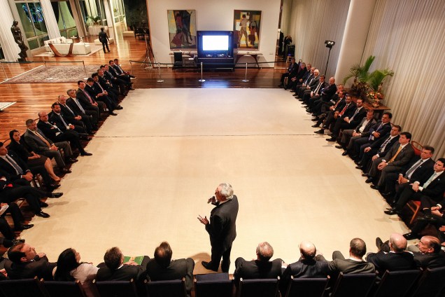 O presidente Michel Temer (PMDB) se reúne com ministros e líderes da base aliada na Câmara dos Deputados, no Palácio da Alvorada, em Brasília (DF) - 27-09-2016