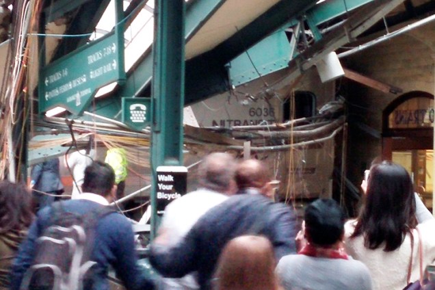 Trem descarrila e deixa feridos em estação de Hoboken, no estado americano de Nova Jersey - 29/09/2016
