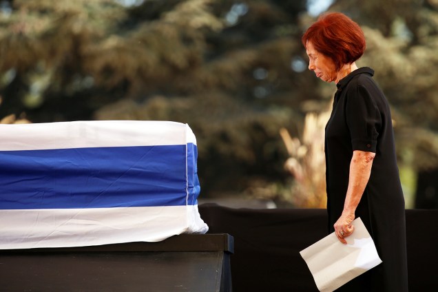 Zvia Valdan, filha do ex-presidente de Israel, Shimon Peres, participa de funeral no Monte Herzl, em Jerusalém - 30/09/2016