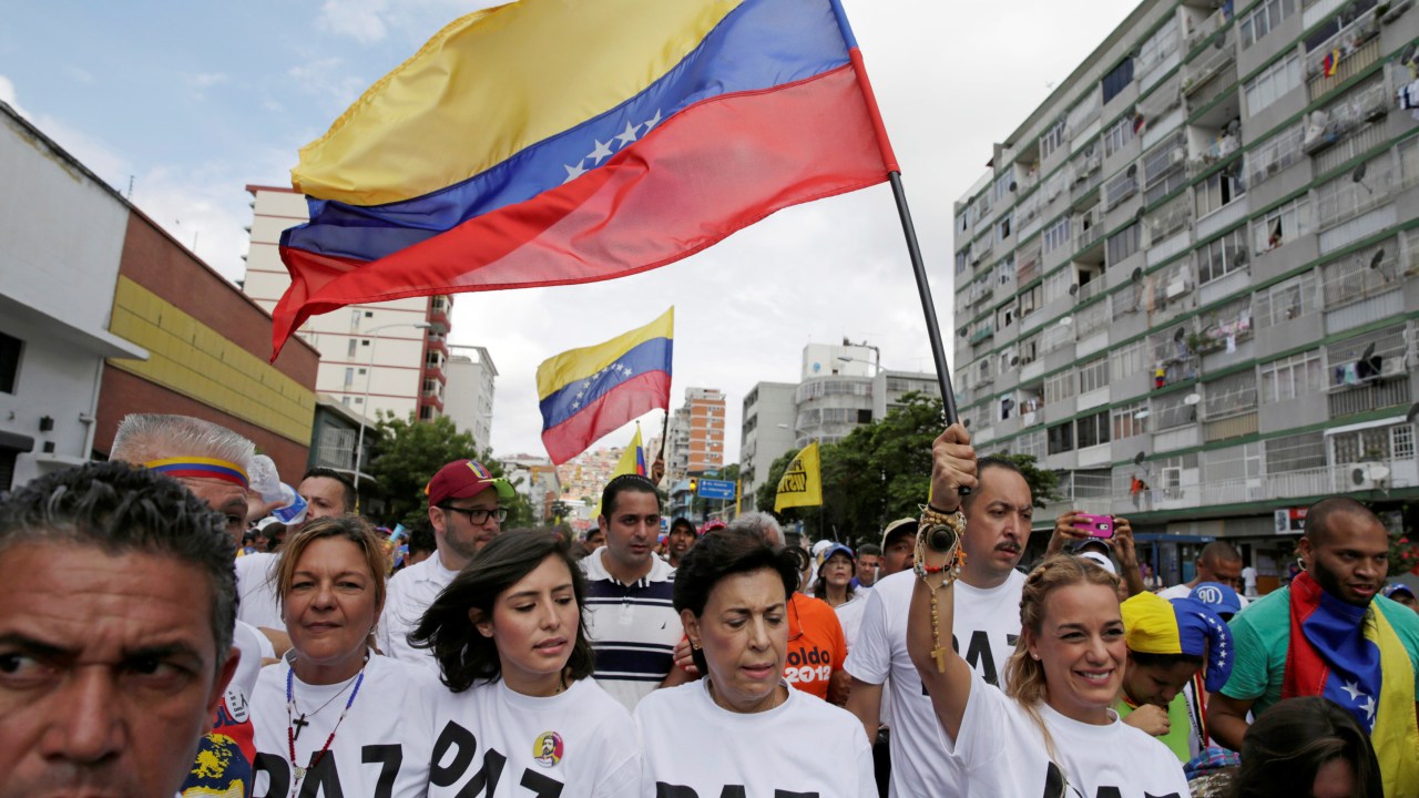 População reivindica referendo para saída de Nicolás Maduro do poder, em Caracas, na Venezuela