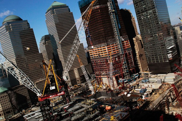 Vista do Marco Zero na Ilha de Manhattan, onde as novas torres do World Trade Center foram construídas e inauguradas no dia 3 de novembro de 2014