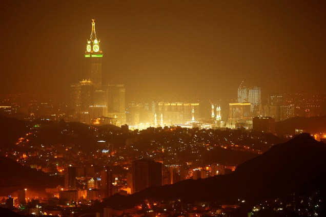 Imagem mostra a cidade de Meca vista do topo do monte Al-Noor