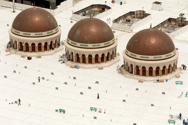 Muçulmanos rezam durante a peregrinação do Hajj, em Meca, na Arábia Saudita